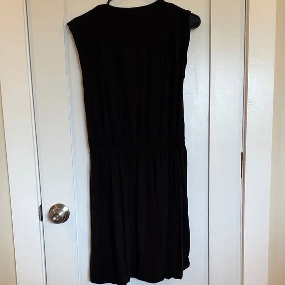 Elegant Black Loft Sleeveless Dress - Picture 3 of 5